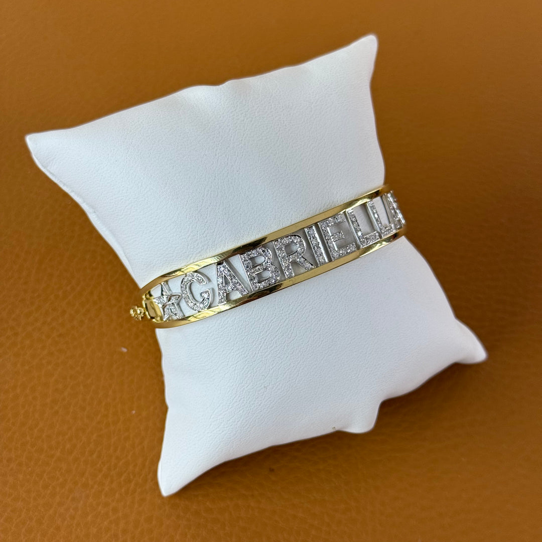 Bracelet en or jaune et diamants avec écriture GABRIELLA
