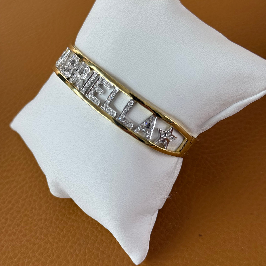 Bracelet en or jaune et diamants avec écriture GABRIELLA