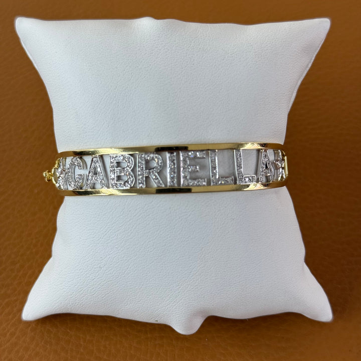 Bracelet en or jaune et diamants avec écriture GABRIELLA