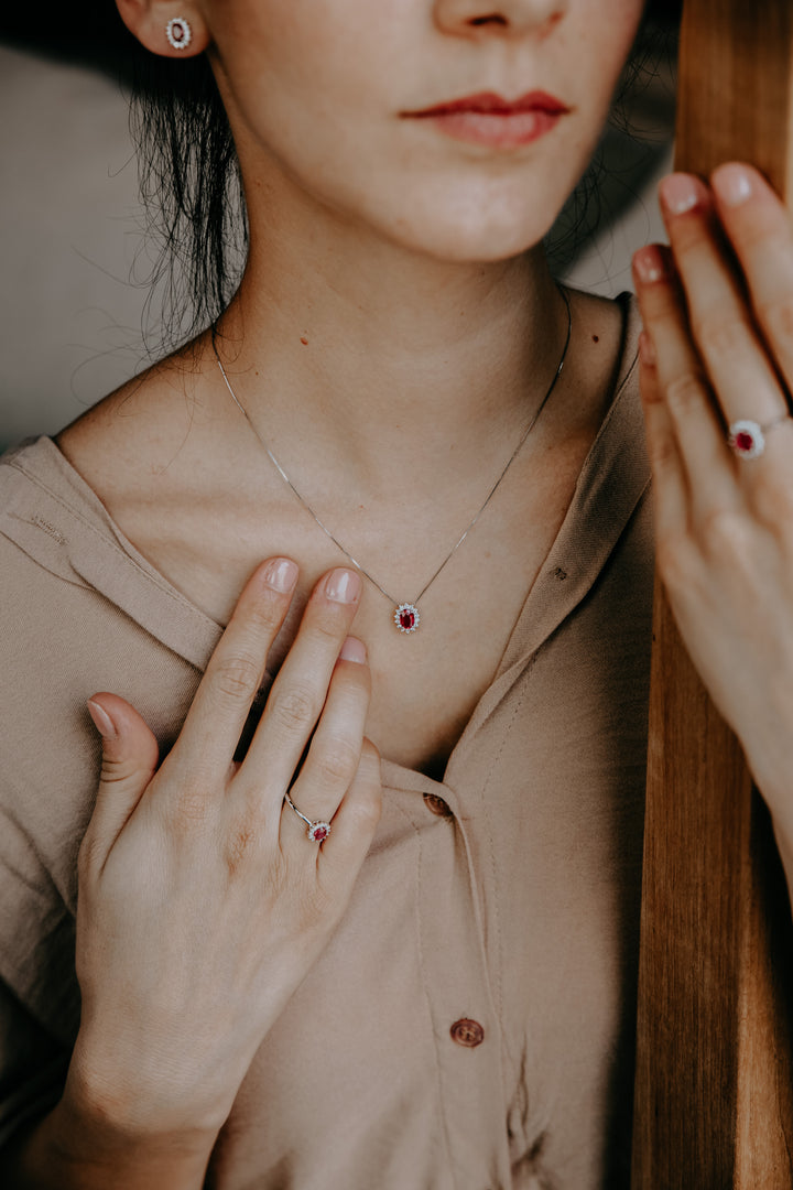 Comete Necklaces in Gold, Diamonds and Oval Ruby GLB1565