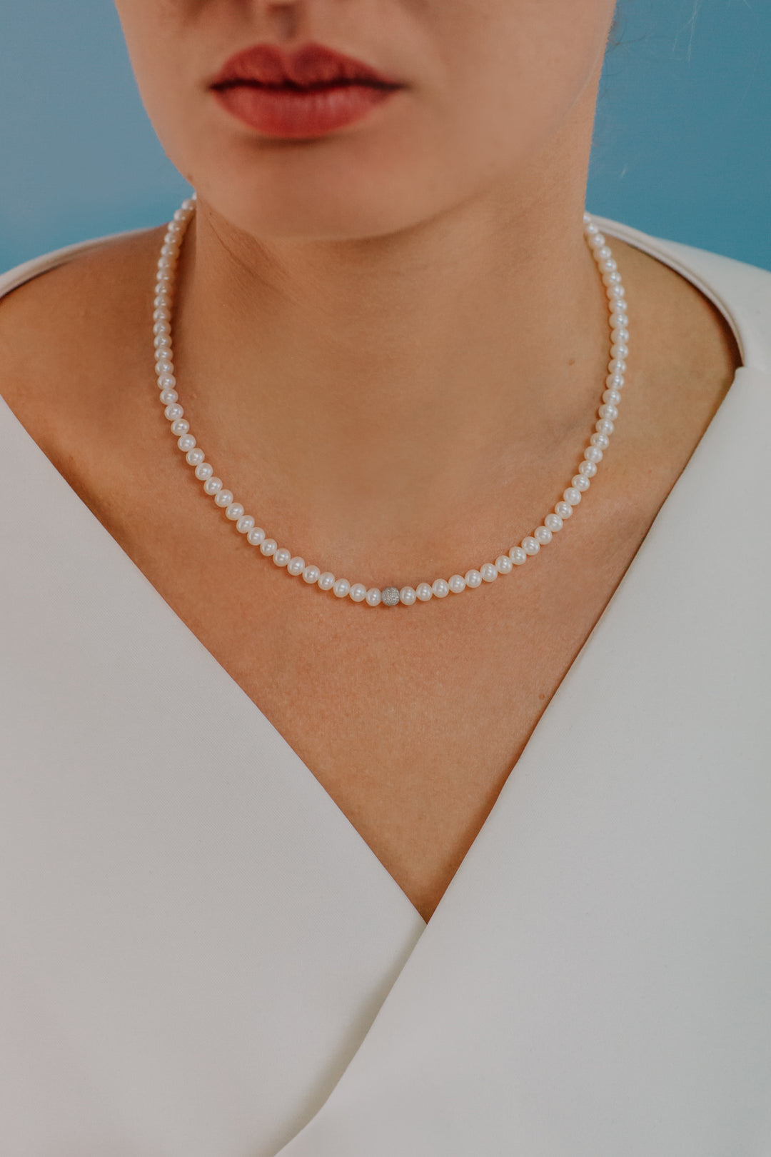 Comete Collana Filo Perle Acquadolce in Oro e sfera Diamantata FWQ196B