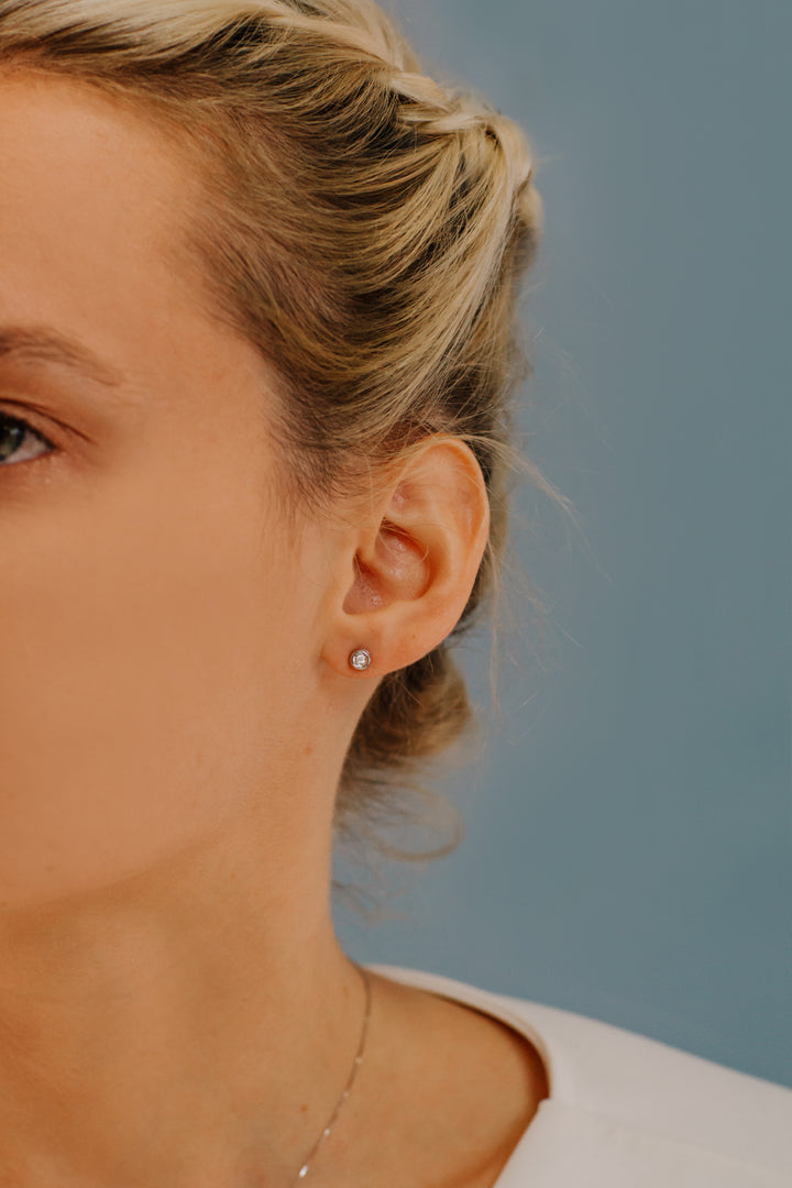 Comete Round light point earrings in gold and diamonds ORB902