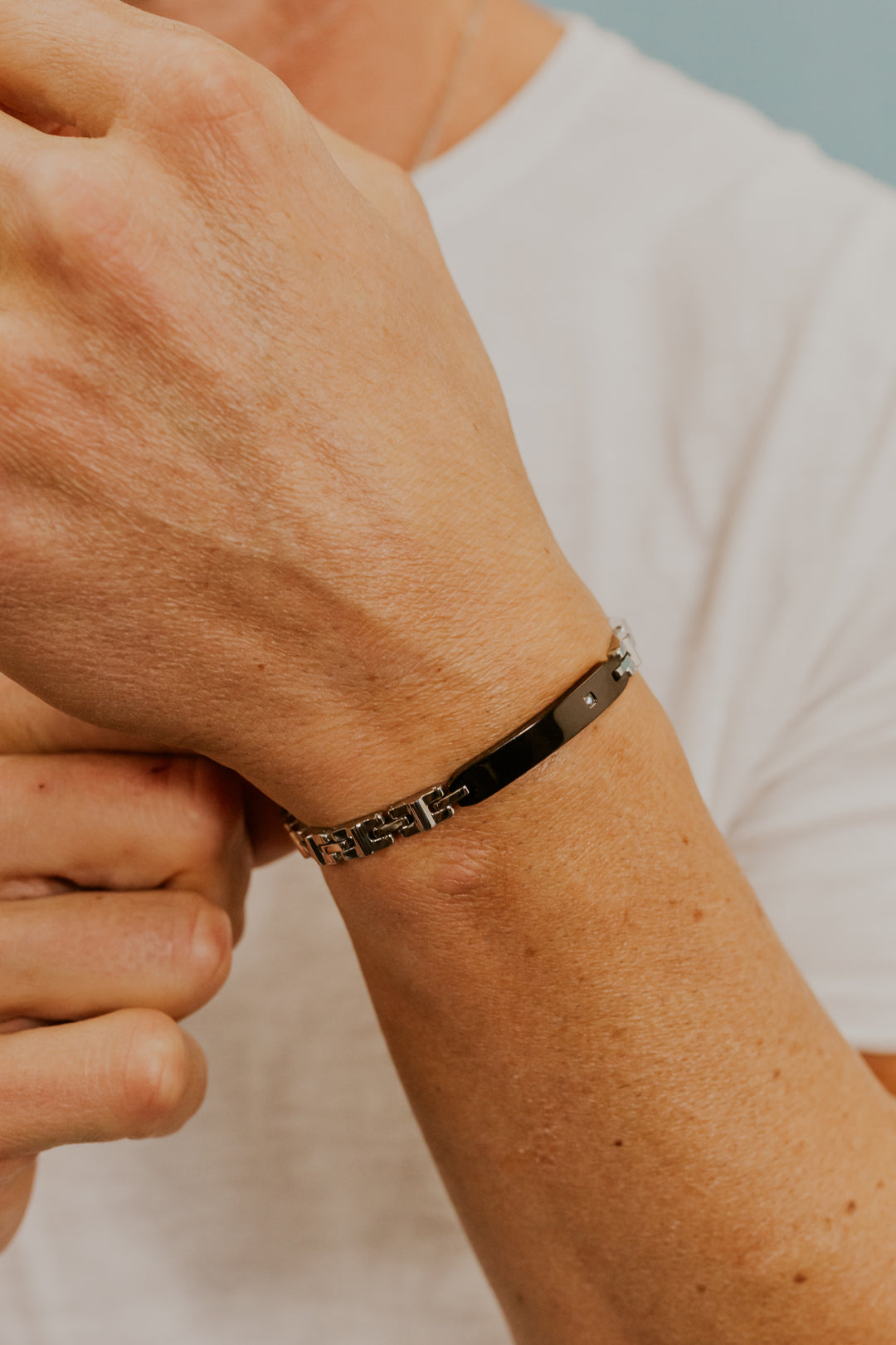 Comete Steel bracelet with black PVD and white zircon UBR1205