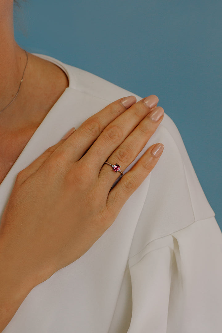 Comete Anello in Oro Diamanti e Rubino Ottagonale ANB2357