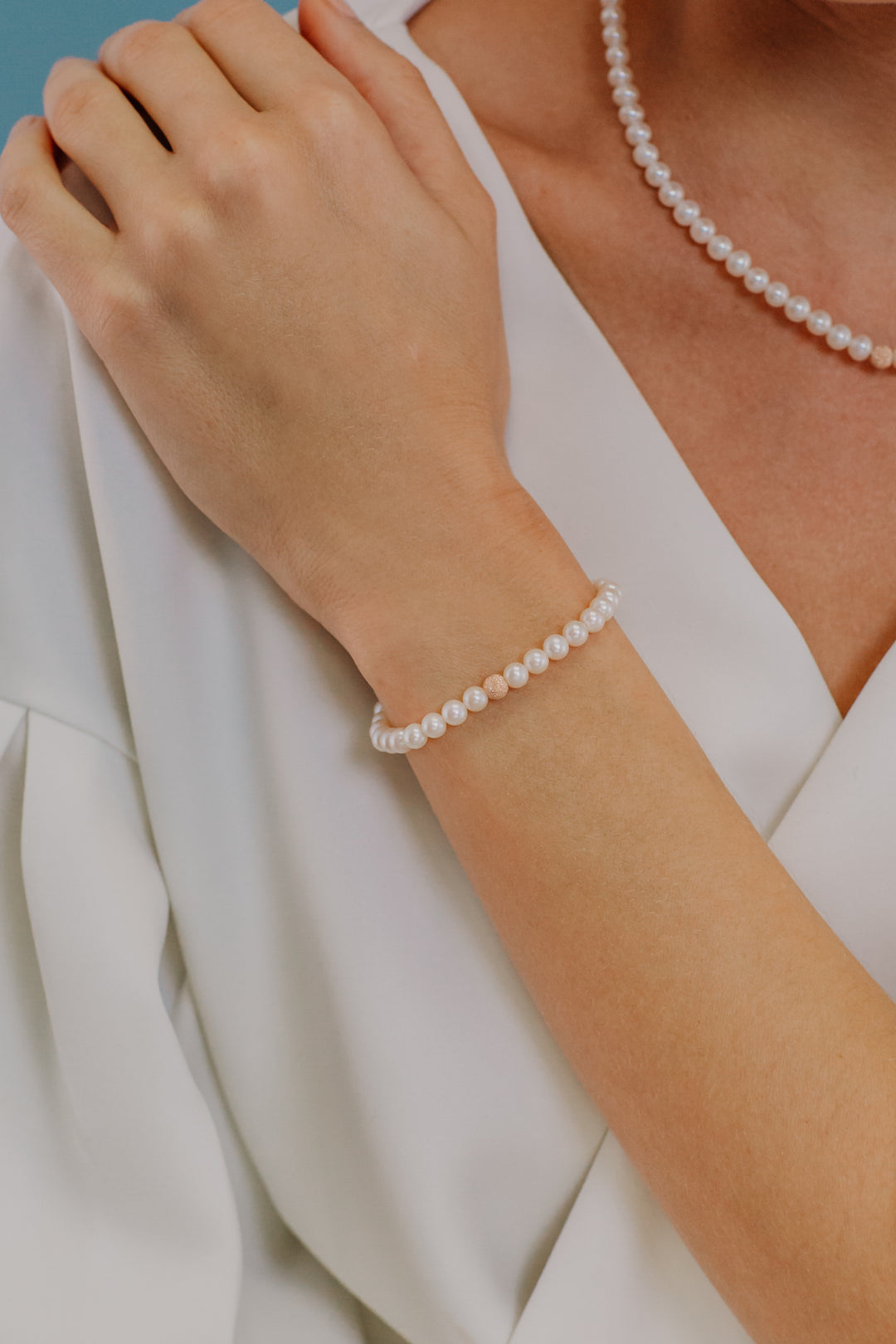 Comete Bracciale Filo Perle Acquadolce e Sfera in Oro Rosè BRQ294