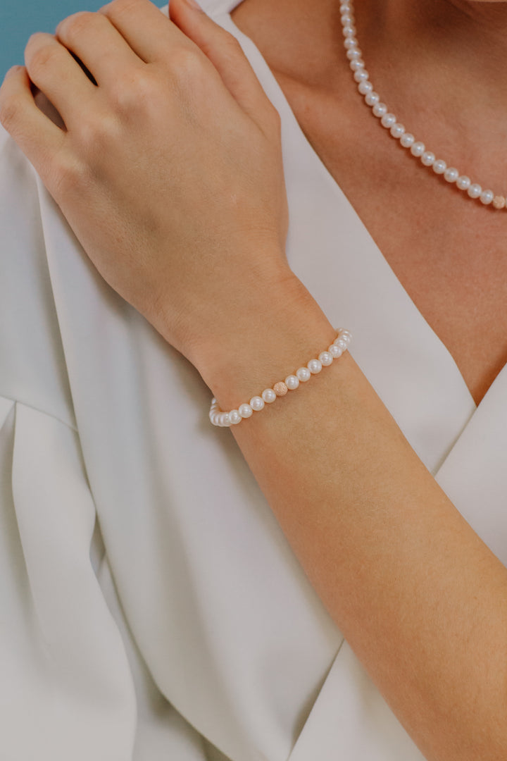 Comete Bracciale Filo Perle Acquadolce e Sfera in Oro Rosè BRQ294