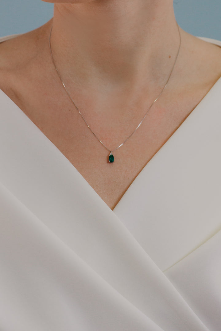 Comete Collana in Oro Diamanti e Smeraldo ovale GLB1617