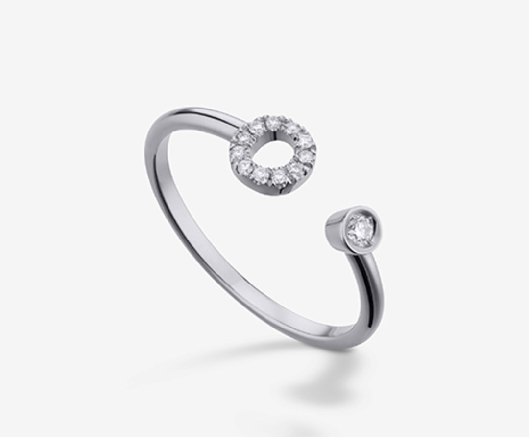 Golay une lettre 9k o petit diamètre en or blanc. ct.0.09 GAFOD1R4