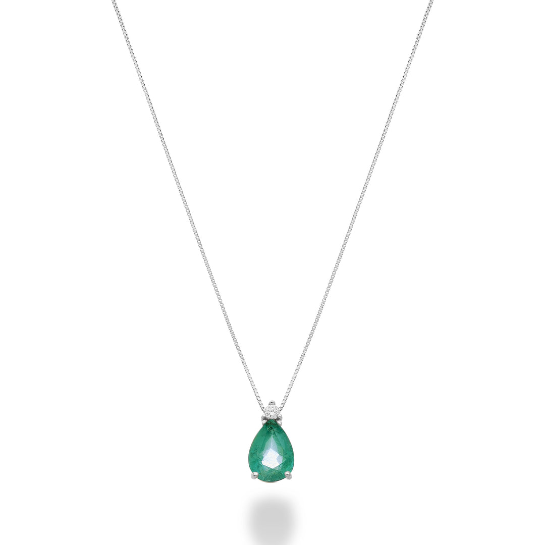 Mikiko cl 9k oval emerald 7x5 with three diamonds MD5189R4BE