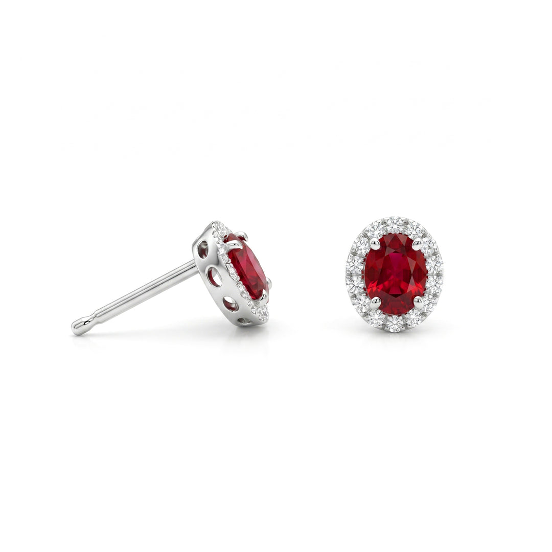 Mikiko oder 18 Karat 5x4 ovaler Rubin mit Diamantumrandung MO5184O4RBC