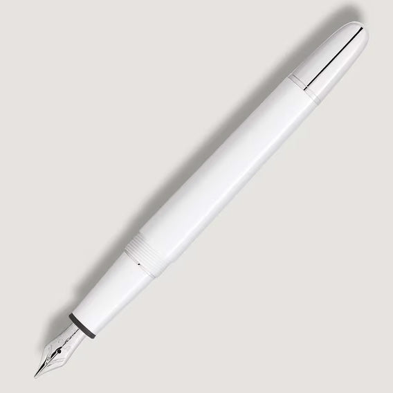 Stylo plume Montblanc Meisterstück Classique pointe blanche M 137120